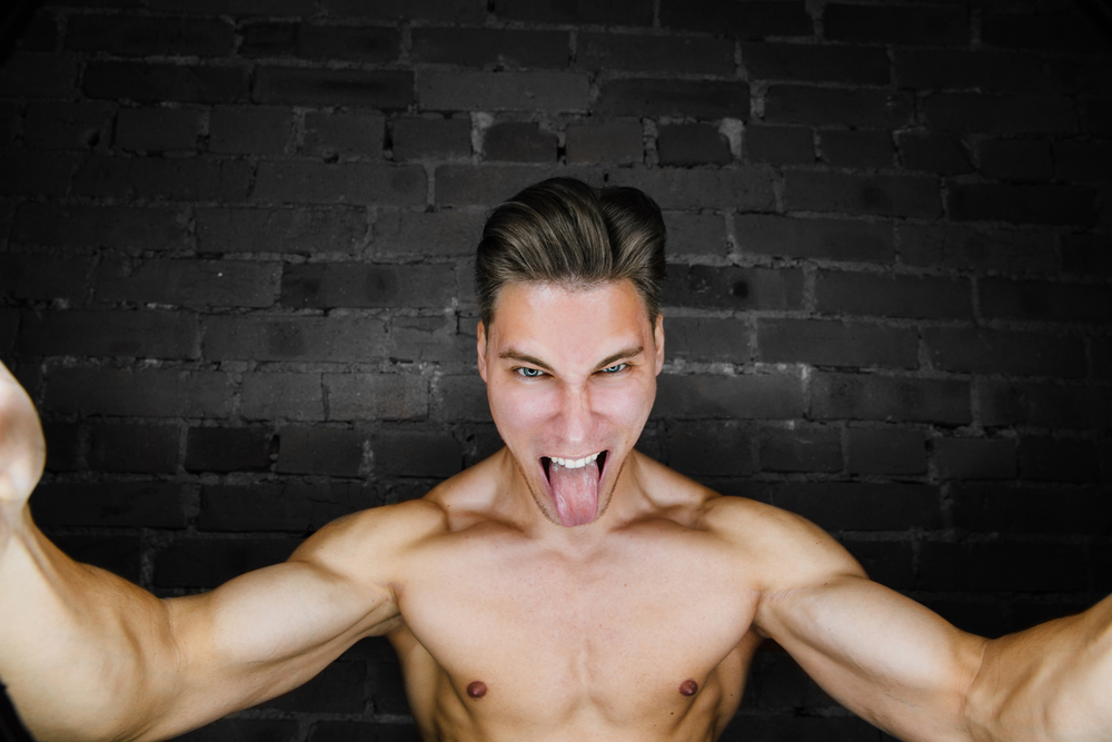 How Everyone Can Take The Perfect Gym Selfie (Tips from David Koonar)